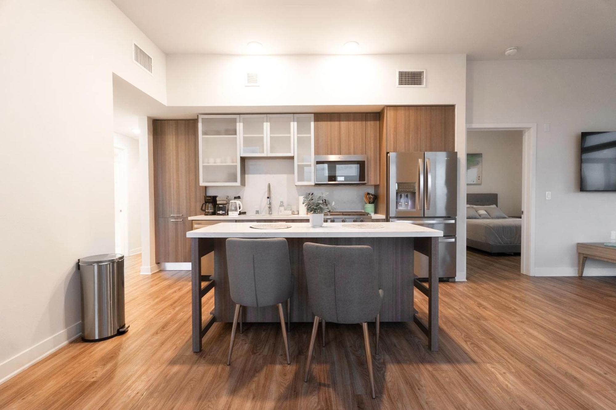 Apartment Modern Muse 2 Bed In Hollywood Ca With Free Parking Los Angeles