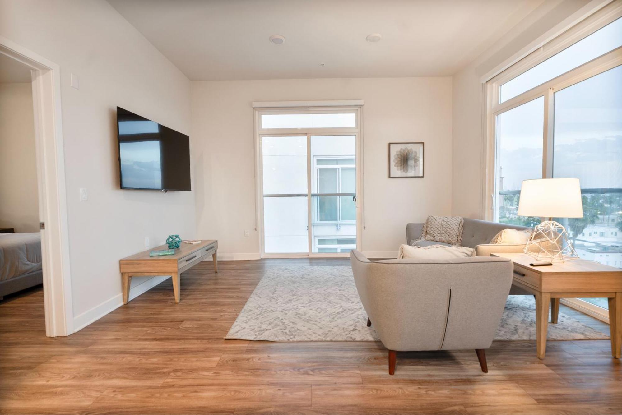 Apartment Modern Muse 2 Bed In Hollywood Ca With Free Parking