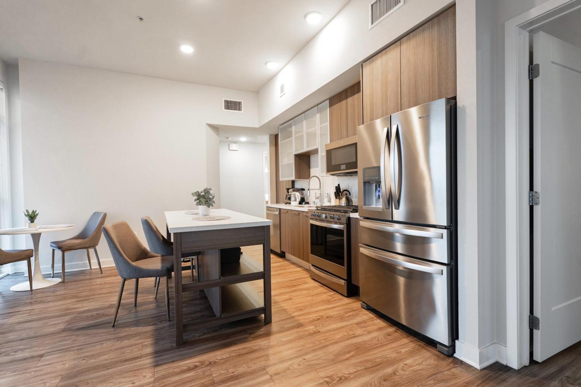 Apartment Modern Muse 2 Bed In Hollywood Ca With Free Parking