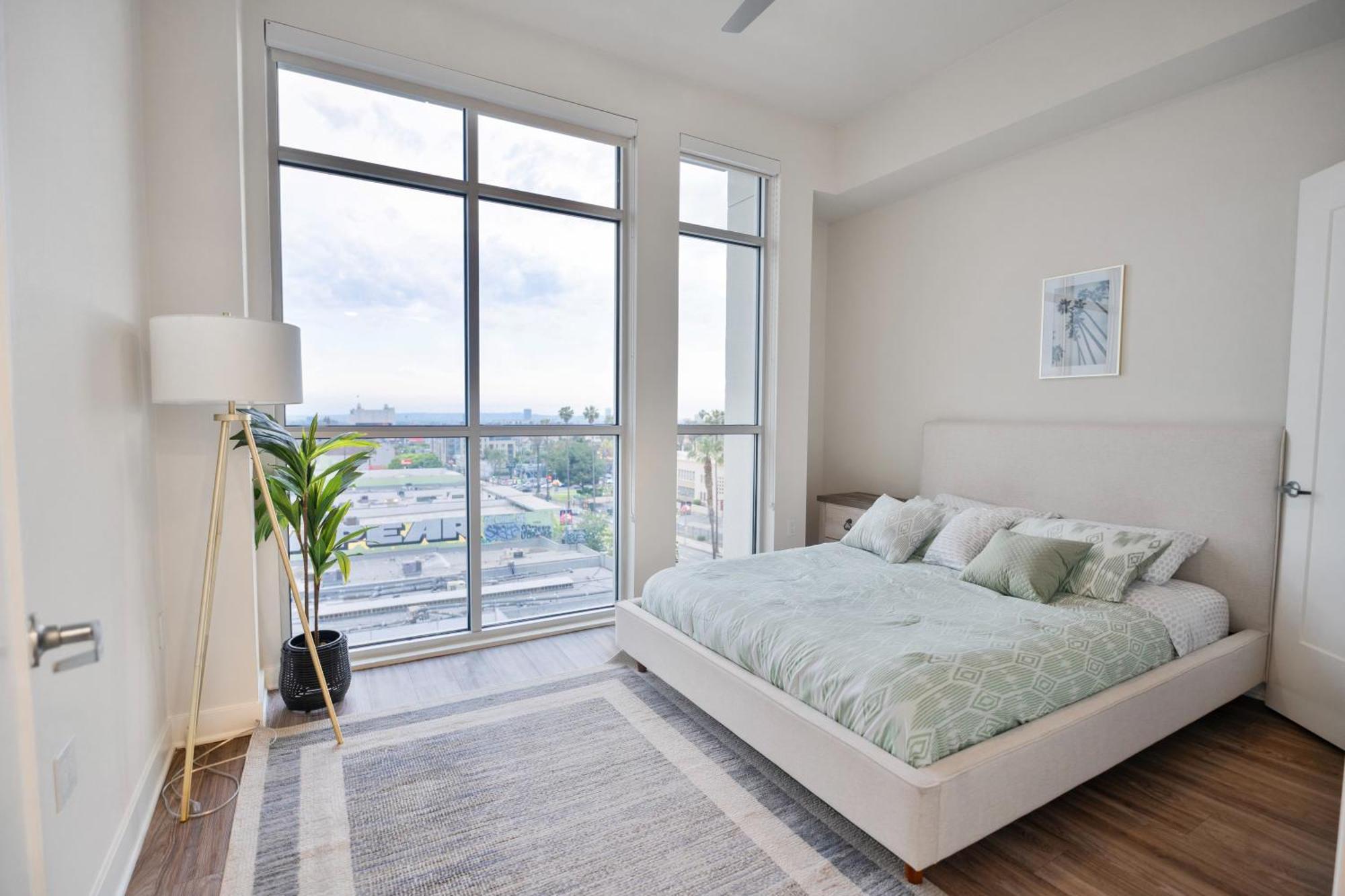 Modern Muse 2 Bed In Hollywood Ca With Free Parking Apartment *