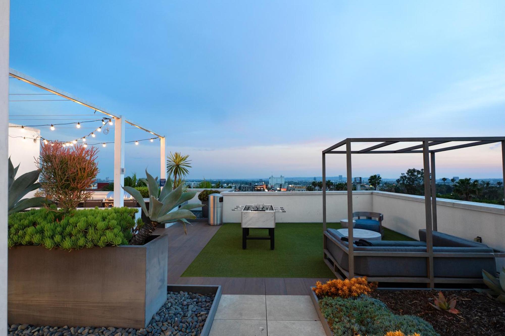 Modern Muse 2 Bed In Hollywood Ca With Free Parking *