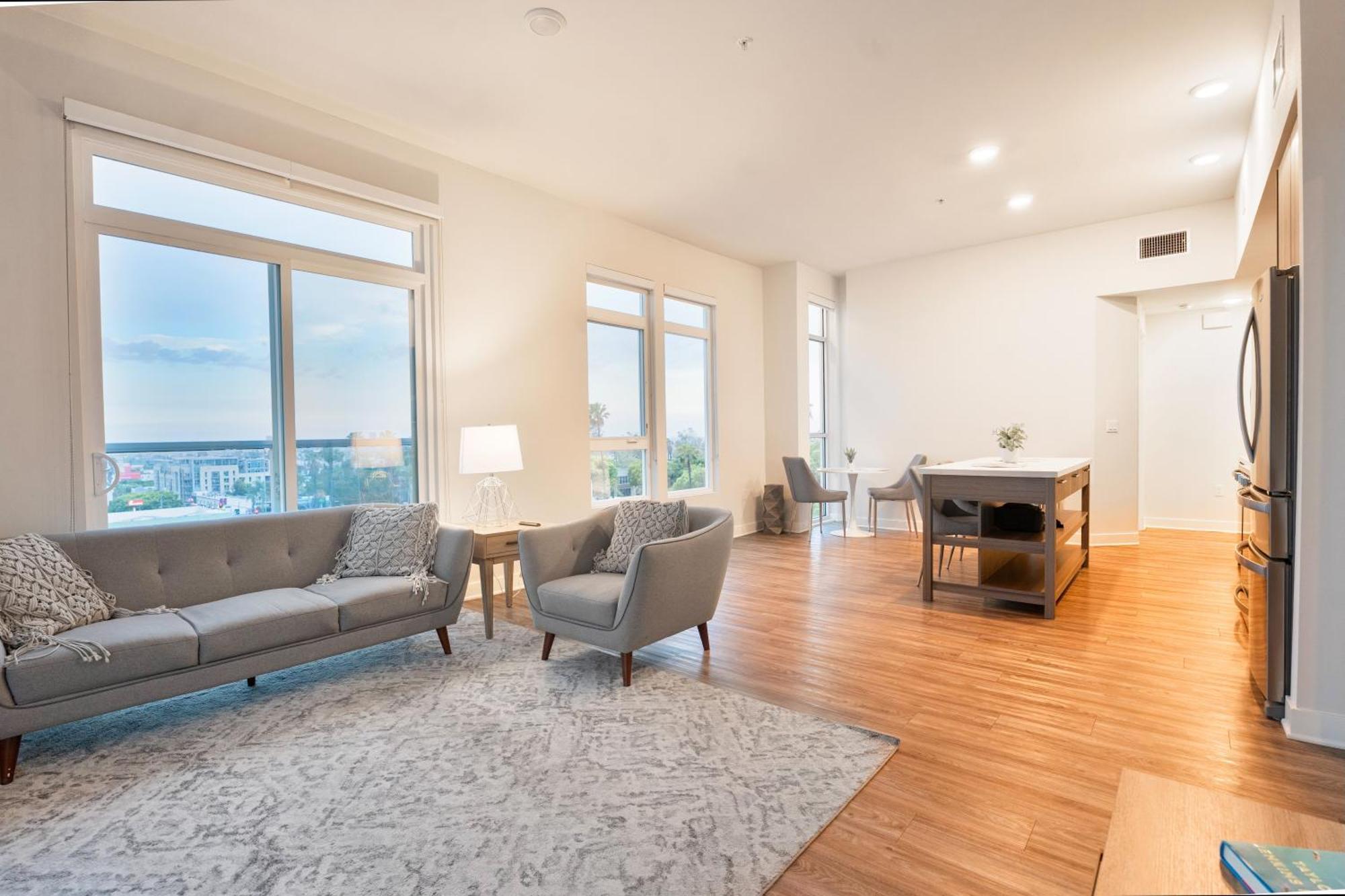 Modern Muse 2 Bed In Hollywood Ca With Free Parking Los Angeles