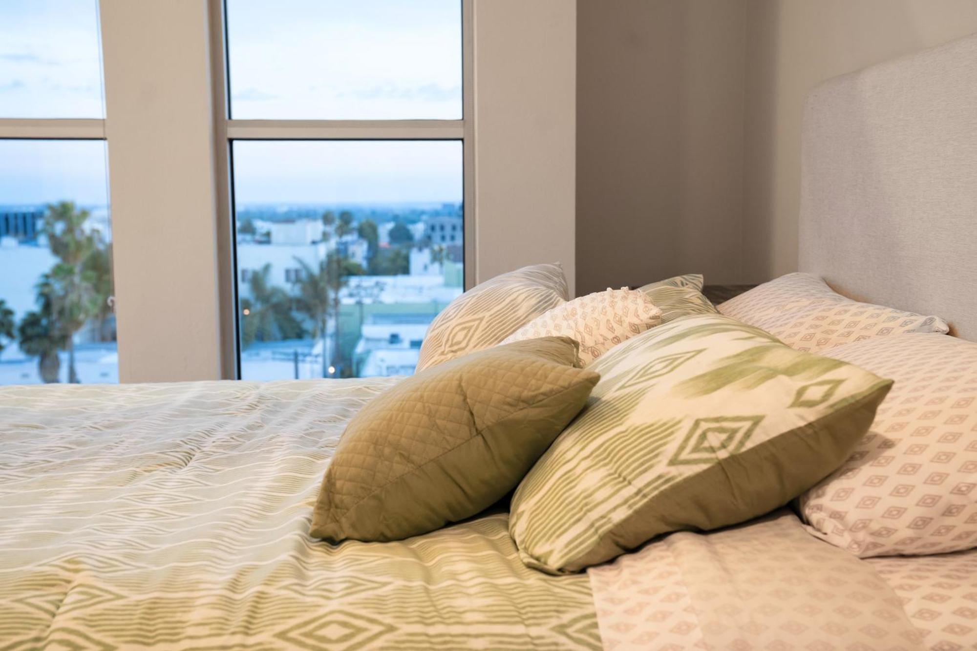 Apartment Modern Muse 2 Bed In Hollywood Ca With Free Parking Los Angeles