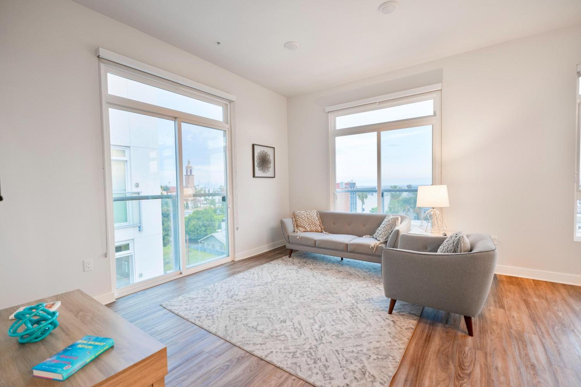 Modern Muse 2 Bed In Hollywood Ca With Free Parking *