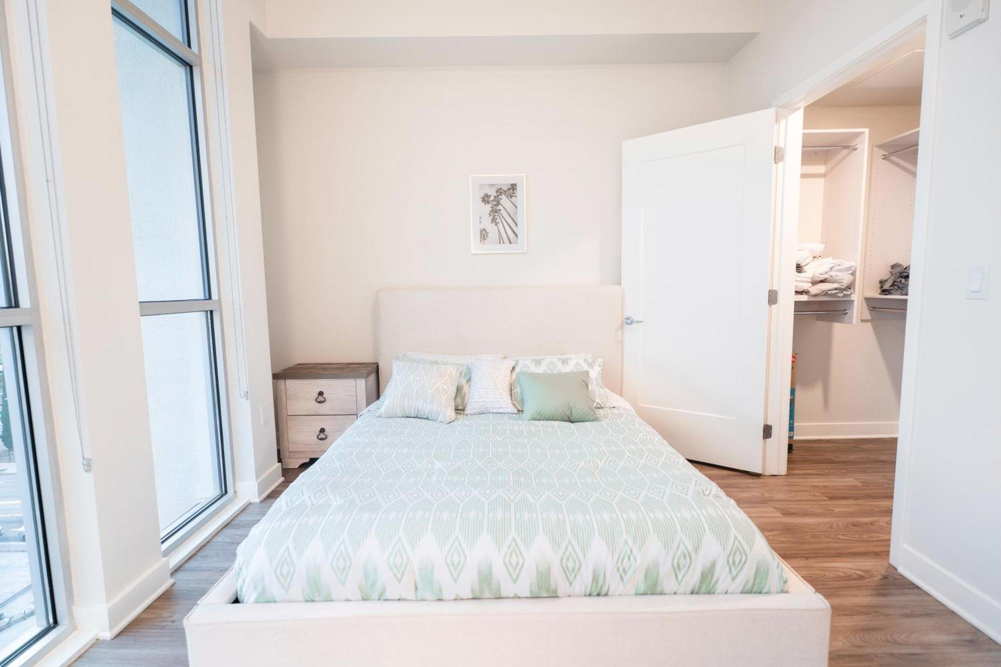 Modern Muse 2 Bed In Hollywood Ca With Free Parking Los Angeles